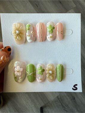 Spring Floral Press-On Nail Set — Pink, Green & Cream
